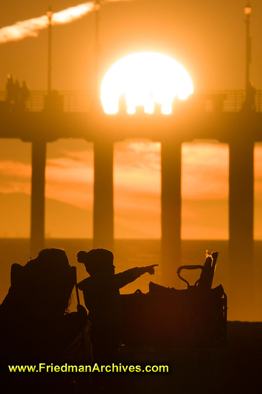 sunset,pier,kid,child,playing,pointing,large,giant,sunrise,scenic,600mm,